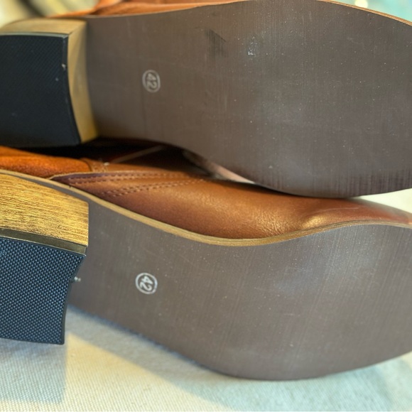 NWOT tan vegan leather booties - Picture 4 of 6